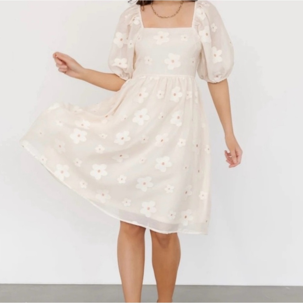 Cream Puff Sleeve Dress with Flowers Women’s Medium